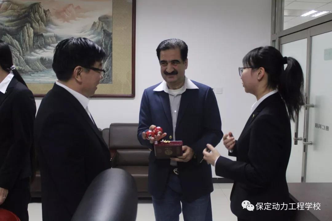 保定動力工程學校與巴基斯坦簽署技能人才聯合培養合作備忘錄 保定動力工程學校與巴基斯坦簽署技能人才聯合培養合作備忘錄