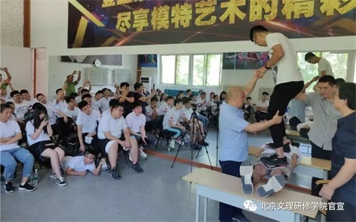 北京文理研修學院夏令營——《走近科學,見證“催眠”》 北京文理研修學院夏令營——《走近科學,見證“催眠”》